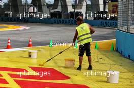 Circuit atmosphere - track preparations. 19.09.2019. Formula 1 World Championship, Rd 15, Singapore Grand Prix, Marina Bay Street Circuit, Singapore, Preparation Day.
