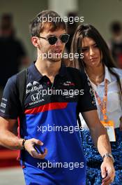 Pierre Gasly (FRA) Scuderia Toro Rosso with his girlfriend Caterina Masetti Zannini (ITA). 29.11.2019. Formula 1 World Championship, Rd 21, Abu Dhabi Grand Prix, Yas Marina Circuit, Abu Dhabi, Practice Day.