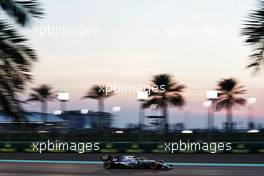 Lewis Hamilton (GBR) Mercedes AMG F1 W10.                                29.11.2019. Formula 1 World Championship, Rd 21, Abu Dhabi Grand Prix, Yas Marina Circuit, Abu Dhabi, Practice Day.