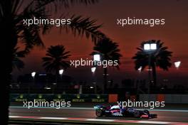 Daniil Kvyat (RUS) Scuderia Toro Rosso STR14.                                29.11.2019. Formula 1 World Championship, Rd 21, Abu Dhabi Grand Prix, Yas Marina Circuit, Abu Dhabi, Practice Day.