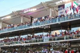 Circuit atmosphere - fans. 01.12.2019. Formula 1 World Championship, Rd 21, Abu Dhabi Grand Prix, Yas Marina Circuit, Abu Dhabi, Race Day.