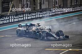 Race winner Lewis Hamilton (GBR) Mercedes AMG F1 W10 celebrates at the end of the race. 01.12.2019. Formula 1 World Championship, Rd 21, Abu Dhabi Grand Prix, Yas Marina Circuit, Abu Dhabi, Race Day.