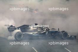 Lewis Hamilton (GBR), Mercedes AMG F1  and Max Verstappen (NLD), Red Bull Racing  01.12.2019. Formula 1 World Championship, Rd 21, Abu Dhabi Grand Prix, Yas Marina Circuit, Abu Dhabi, Race Day.