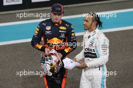 Max Verstappen (NLD), Red Bull Racing and Lewis Hamilton (GBR), Mercedes AMG F1   01.12.2019. Formula 1 World Championship, Rd 21, Abu Dhabi Grand Prix, Yas Marina Circuit, Abu Dhabi, Race Day.