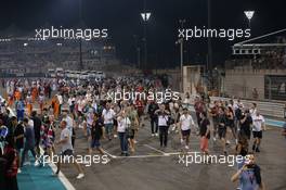 Fans on the track. 01.12.2019. Formula 1 World Championship, Rd 21, Abu Dhabi Grand Prix, Yas Marina Circuit, Abu Dhabi, Race Day.
