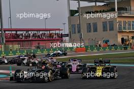(L to R): Kevin Magnussen (DEN) Haas VF-19 and Nico Hulkenberg (GER) Renault F1 Team RS19 at the start of the race. 01.12.2019. Formula 1 World Championship, Rd 21, Abu Dhabi Grand Prix, Yas Marina Circuit, Abu Dhabi, Race Day.