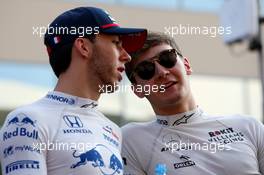 Pierre Gasly (FRA) Scuderia Toro Rosso STR14 and George Russell (GBR) Williams Racing FW42. 01.12.2019. Formula 1 World Championship, Rd 21, Abu Dhabi Grand Prix, Yas Marina Circuit, Abu Dhabi, Race Day.