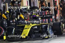 Nico Hulkenberg (GER) Renault F1 Team RS19 makes a pit stop. 01.12.2019. Formula 1 World Championship, Rd 21, Abu Dhabi Grand Prix, Yas Marina Circuit, Abu Dhabi, Race Day.