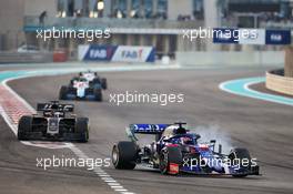 Daniil Kvyat (RUS) Scuderia Toro Rosso STR14 locks up under braking. 01.12.2019. Formula 1 World Championship, Rd 21, Abu Dhabi Grand Prix, Yas Marina Circuit, Abu Dhabi, Race Day.