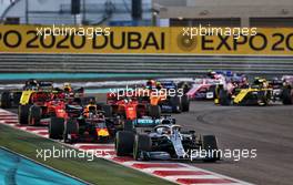 Lewis Hamilton (GBR) Mercedes AMG F1 W10 leads at the start of the race. 01.12.2019. Formula 1 World Championship, Rd 21, Abu Dhabi Grand Prix, Yas Marina Circuit, Abu Dhabi, Race Day.