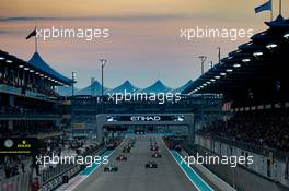 Lewis Hamilton (GBR) Mercedes AMG F1 W10 on the formation lap. 01.12.2019. Formula 1 World Championship, Rd 21, Abu Dhabi Grand Prix, Yas Marina Circuit, Abu Dhabi, Race Day.