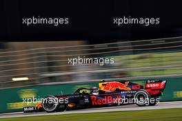 Alexander Albon (THA) Red Bull Racing RB15. 01.12.2019. Formula 1 World Championship, Rd 21, Abu Dhabi Grand Prix, Yas Marina Circuit, Abu Dhabi, Race Day.