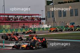 Max Verstappen (NLD) Red Bull Racing RB15 at the start of the race. 01.12.2019. Formula 1 World Championship, Rd 21, Abu Dhabi Grand Prix, Yas Marina Circuit, Abu Dhabi, Race Day.