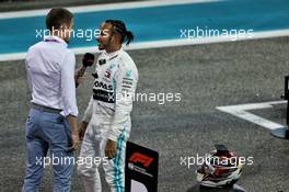 Lewis Hamilton (GBR) Mercedes AMG F1 in qualifying parc ferme with Paul di Resta (GBR) Sky Sports F1 Presenter. 30.11.2019. Formula 1 World Championship, Rd 21, Abu Dhabi Grand Prix, Yas Marina Circuit, Abu Dhabi, Qualifying Day.
