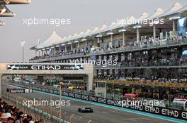 Lewis Hamilton (GBR) Mercedes AMG F1 W10. 30.11.2019. Formula 1 World Championship, Rd 21, Abu Dhabi Grand Prix, Yas Marina Circuit, Abu Dhabi, Qualifying Day.