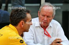 (L to R): Cyril Abiteboul (FRA) Renault Sport F1 Managing Director with Jerome Stoll (FRA) Renault Sport F1 President. 30.11.2019. Formula 1 World Championship, Rd 21, Abu Dhabi Grand Prix, Yas Marina Circuit, Abu Dhabi, Qualifying Day.