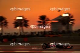 Daniil Kvyat (RUS) Scuderia Toro Rosso STR14. 30.11.2019. Formula 1 World Championship, Rd 21, Abu Dhabi Grand Prix, Yas Marina Circuit, Abu Dhabi, Qualifying Day.