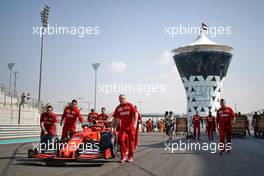 Ferrari prepare for a team photograph. 30.11.2019. Formula 1 World Championship, Rd 21, Abu Dhabi Grand Prix, Yas Marina Circuit, Abu Dhabi, Qualifying Day.