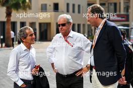 (L to R): Alain Prost (FRA) Renault F1 Team Special Advisor with Jerome Stoll (FRA) Renault Sport F1 President. 30.11.2019. Formula 1 World Championship, Rd 21, Abu Dhabi Grand Prix, Yas Marina Circuit, Abu Dhabi, Qualifying Day.