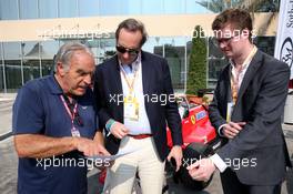 Giorgio Piola (ITA) Journalist (Left). 30.11.2019. Formula 1 World Championship, Rd 21, Abu Dhabi Grand Prix, Yas Marina Circuit, Abu Dhabi, Qualifying Day.