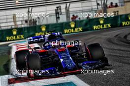 Daniil Kvyat (RUS) Scuderia Toro Rosso STR14.                                30.11.2019. Formula 1 World Championship, Rd 21, Abu Dhabi Grand Prix, Yas Marina Circuit, Abu Dhabi, Qualifying Day.