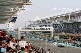 Romain Grosjean (FRA) Haas F1 Team VF-19. 30.11.2019. Formula 1 World Championship, Rd 21, Abu Dhabi Grand Prix, Yas Marina Circuit, Abu Dhabi, Qualifying Day.