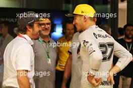 (L to R): Fernando Alonso (ESP) with Nico Hulkenberg (GER) Renault F1 Team. 30.11.2019. Formula 1 World Championship, Rd 21, Abu Dhabi Grand Prix, Yas Marina Circuit, Abu Dhabi, Qualifying Day.