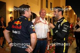(L to R): Christian Horner (GBR) Red Bull Racing Team Principal with Dr Helmut Marko (AUT) Red Bull Motorsport Consultant and Daniel Ricciardo (AUS) Renault F1 Team. 30.11.2019. Formula 1 World Championship, Rd 21, Abu Dhabi Grand Prix, Yas Marina Circuit, Abu Dhabi, Qualifying Day.