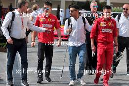 Charles Leclerc (MON) Ferrari with Andrew Walker, 'Blind F1 Fan'. 01.12.2019. Formula 1 World Championship, Rd 21, Abu Dhabi Grand Prix, Yas Marina Circuit, Abu Dhabi, Race Day.