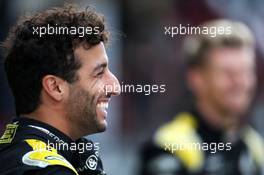 Daniel Ricciardo (AUS) Renault F1 Team at a team photograph. 01.12.2019. Formula 1 World Championship, Rd 21, Abu Dhabi Grand Prix, Yas Marina Circuit, Abu Dhabi, Race Day.