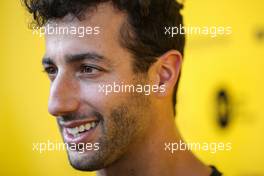Daniel Ricciardo (AUS), Renault F1 Team  28.11.2019. Formula 1 World Championship, Rd 21, Abu Dhabi Grand Prix, Yas Marina Circuit, Abu Dhabi, Preparation Day.
