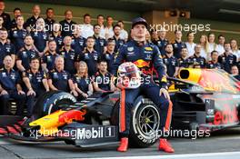 Max Verstappen (NLD) Red Bull Racing at a team photograph. 28.11.2019. Formula 1 World Championship, Rd 21, Abu Dhabi Grand Prix, Yas Marina Circuit, Abu Dhabi, Preparation Day.