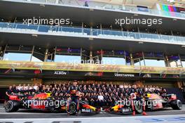 Alexander Albon (THA) Red Bull Racing and Max Verstappen (NLD) Red Bull Racing at a team photograph. 28.11.2019. Formula 1 World Championship, Rd 21, Abu Dhabi Grand Prix, Yas Marina Circuit, Abu Dhabi, Preparation Day.