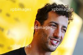 Daniel Ricciardo (AUS) Renault F1 Team. 28.11.2019. Formula 1 World Championship, Rd 21, Abu Dhabi Grand Prix, Yas Marina Circuit, Abu Dhabi, Preparation Day.