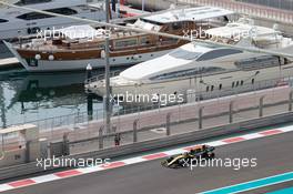 Esteban Ocon (FRA) Renault F1 Team RS19. 03.12.2019. Formula 1 Testing, Yas Marina Circuit, Abu Dhabi, Tuesday.