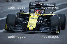 Esteban Ocon (FRA) Renault F1 Team RS19. 04.12.2019. Formula 1 Testing, Yas Marina Circuit, Abu Dhabi, Wednesday.