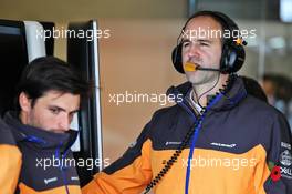 Tom Stallard (GBR) McLaren Race Engineer with Carlos Sainz Jr (ESP) McLaren. 01.11.2019. Formula 1 World Championship, Rd 19, United States Grand Prix, Austin, Texas, USA, Practice Day.