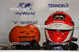 The helmet of Daniil Kvyat (RUS) Scuderia Toro Rosso and a Halloween pumpkin. 01.11.2019. Formula 1 World Championship, Rd 19, United States Grand Prix, Austin, Texas, USA, Practice Day.