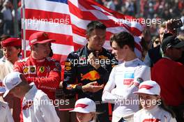 Charles Leclerc (MON) Ferrari SF90 with Alexander Albon (THA) Red Bull Racing RB15 and Lando Norris (GBR) McLaren MCL34. 03.11.2019. Formula 1 World Championship, Rd 19, United States Grand Prix, Austin, Texas, USA, Race Day.