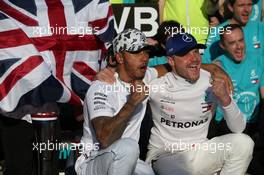 2nd place Lewis Hamilton (GBR) Mercedes AMG F1 W10 and new world champion and Valtteri Bottas (FIN) Mercedes AMG F1 W10  celebrate with the team. 03.11.2019. Formula 1 World Championship, Rd 19, United States Grand Prix, Austin, Texas, USA, Race Day.
