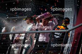 Race winner Valtteri Bottas (FIN) Mercedes AMG F1 celebrates on the podium with James Allison (GBR) Mercedes AMG F1 Technical Director. 03.11.2019. Formula 1 World Championship, Rd 19, United States Grand Prix, Austin, Texas, USA, Race Day.