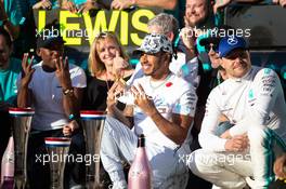 Lewis Hamilton (GBR) Mercedes AMG F1 celebrates his second position and World Championship with Valtteri Bottas (FIN) Mercedes AMG F1, his family and the team. 03.11.2019. Formula 1 World Championship, Rd 19, United States Grand Prix, Austin, Texas, USA, Race Day.