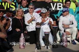 03.11.2019 and his father, mother and step mother. Formula 1 World Championship, Rd 19, United States Grand Prix, Austin, Texas, USA, Race Day.
