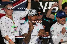 2nd place Lewis Hamilton (GBR) Mercedes AMG F1 W10 and new world champion celebrates with the team. 03.11.2019. Formula 1 World Championship, Rd 19, United States Grand Prix, Austin, Texas, USA, Race Day.