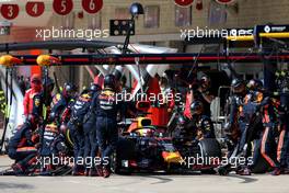 Max Verstappen (NLD), Red Bull Racing during pit stop 03.11.2019. Formula 1 World Championship, Rd 19, United States Grand Prix, Austin, Texas, USA, Race Day.