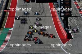 Valtteri Bottas (FIN) Mercedes AMG F1 W10 leads at the start of the race. 03.11.2019. Formula 1 World Championship, Rd 19, United States Grand Prix, Austin, Texas, USA, Race Day.