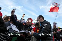 Robert Kubica (POL) Williams Racing signs autographs for the fans. 02.11.2019. Formula 1 World Championship, Rd 19, United States Grand Prix, Austin, Texas, USA, Qualifying Day.