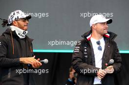 (L to R): Lewis Hamilton (GBR) Mercedes AMG F1 with team mate Valtteri Bottas (FIN) Mercedes AMG F1. 02.11.2019. Formula 1 World Championship, Rd 19, United States Grand Prix, Austin, Texas, USA, Qualifying Day.