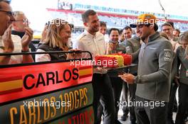 Carlos Sainz Jr (ESP) McLaren celebrates 100 Grands Prix with the team. 03.11.2019. Formula 1 World Championship, Rd 19, United States Grand Prix, Austin, Texas, USA, Race Day.