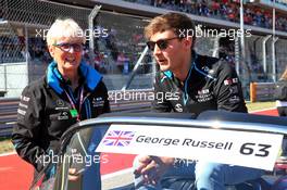 George Russell (GBR) Williams Racing with Annie Bradshaw (GBR) Williams Racing Press Officer on the drivers parade. 03.11.2019. Formula 1 World Championship, Rd 19, United States Grand Prix, Austin, Texas, USA, Race Day.